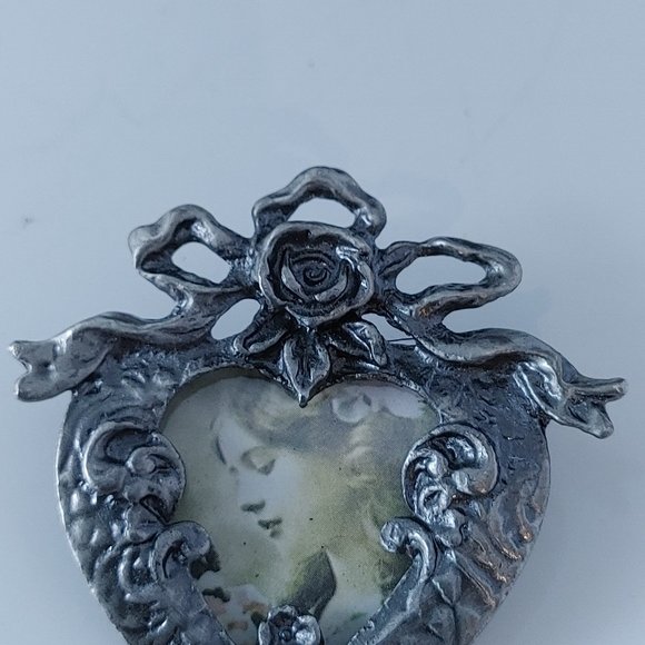 Vtg Victorian Style Heart and Roses Brooch Pewter Gray - Picture 2 of 5